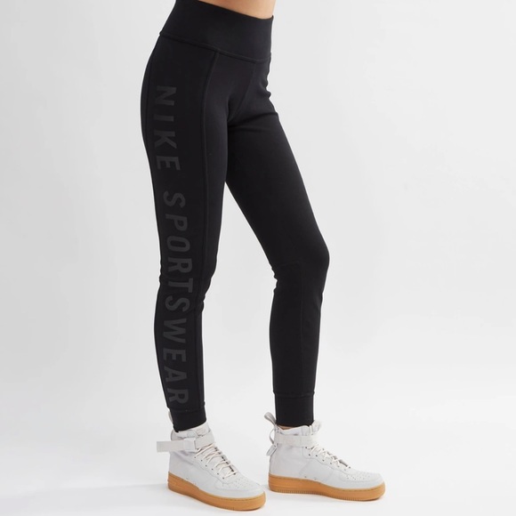 Nike Mid Waist / Tight Fit Jogger